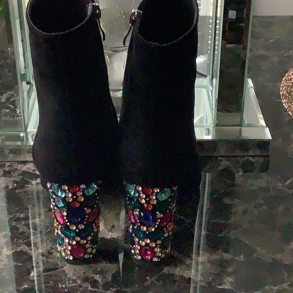 Shoe - Picture 3 of 4